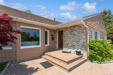 Welcome to one of Hewlett Harbor's finest waterfront offerings - - photo 4