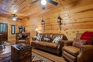 A peaceful lakeside escape awaits in this charming mountain - photo 26