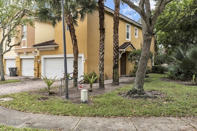 This beautifully maintained 3-bedroom, 2-bathroom end-unit - photo 3