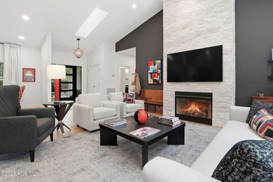 Stunningly renovated ranch on a prime golf course lot on the - photo 14