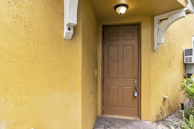 This beautifully maintained 3-bedroom, 2-bathroom end-unit - photo 4