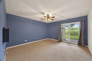GATED. RELAXING. EASY-LIVINGe enjoy lake life in this recently - photo 18