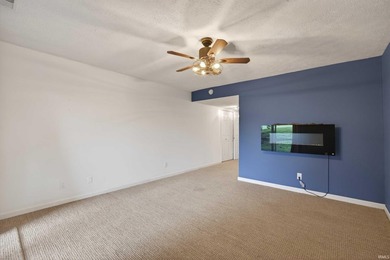 GATED. RELAXING. EASY-LIVINGe enjoy lake life in this recently - photo 19