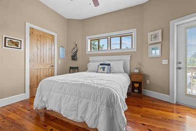 WATERFRONT HOUSE FOR SALE IN Suwannee!! This charming 3-bedroom - photo 19