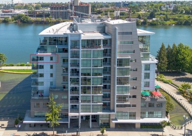 Lake Condo For Sale in Portland, Oregon