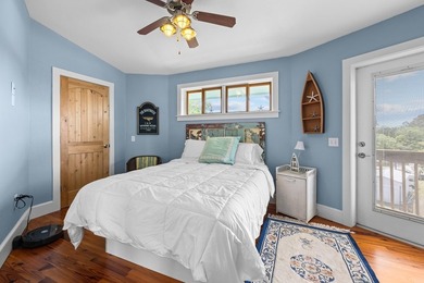 WATERFRONT HOUSE FOR SALE IN Suwannee!! This charming 3-bedroom - photo 23