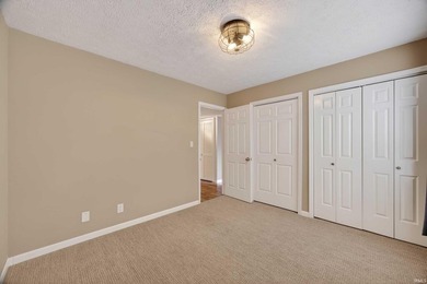 GATED. RELAXING. EASY-LIVINGe enjoy lake life in this recently - photo 24