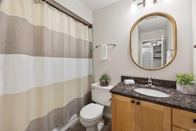 GATED. RELAXING. EASY-LIVINGe enjoy lake life in this recently - photo 25
