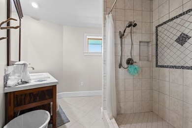 WATERFRONT HOUSE FOR SALE IN Suwannee!! This charming 3-bedroom - photo 26