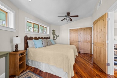 WATERFRONT HOUSE FOR SALE IN Suwannee!! This charming 3-bedroom - photo 27