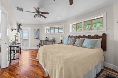 WATERFRONT HOUSE FOR SALE IN Suwannee!! This charming 3-bedroom - photo 28