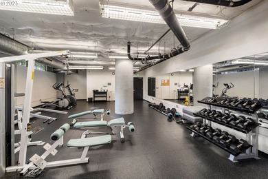 Dramatic New York SOHO styled condominium in the heart of