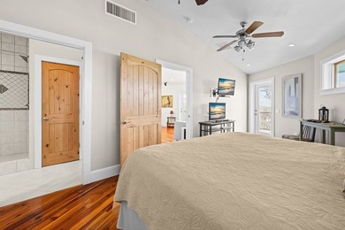 WATERFRONT HOUSE FOR SALE IN Suwannee!! This charming 3-bedroom - photo 29