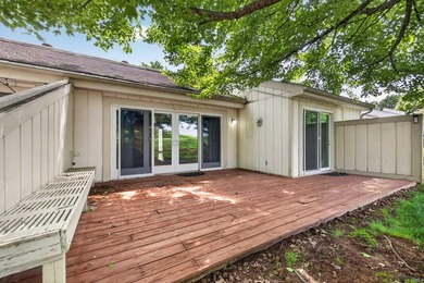GATED. RELAXING. EASY-LIVINGe enjoy lake life in this recently - photo 30
