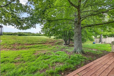 GATED. RELAXING. EASY-LIVINGe enjoy lake life in this recently - photo 31