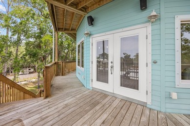 WATERFRONT HOUSE FOR SALE IN Suwannee!! This charming 3-bedroom - photo 31