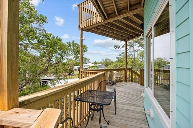 WATERFRONT HOUSE FOR SALE IN Suwannee!! This charming 3-bedroom - photo 32
