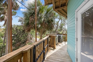 WATERFRONT HOUSE FOR SALE IN Suwannee!! This charming 3-bedroom - photo 33
