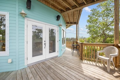 WATERFRONT HOUSE FOR SALE IN Suwannee!! This charming 3-bedroom - photo 36
