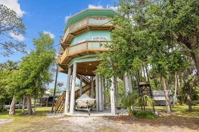 WATERFRONT HOUSE FOR SALE IN Suwannee!! This charming 3-bedroom - photo 41