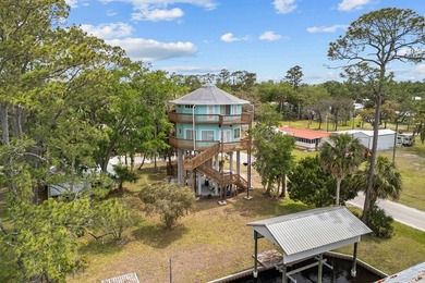 WATERFRONT HOUSE FOR SALE IN Suwannee!! This charming 3-bedroom - photo 43