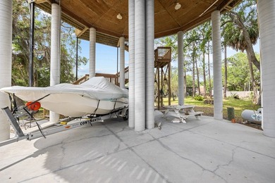 WATERFRONT HOUSE FOR SALE IN Suwannee!! This charming 3-bedroom - photo 46