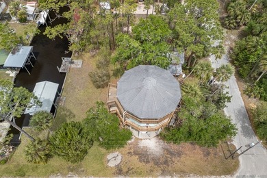 WATERFRONT HOUSE FOR SALE IN Suwannee!! This charming 3-bedroom - photo 49