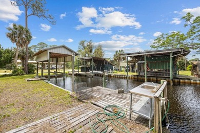 WATERFRONT HOUSE FOR SALE IN Suwannee!! This charming 3-bedroom - photo 50