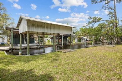 WATERFRONT HOUSE FOR SALE IN Suwannee!! This charming 3-bedroom - photo 51