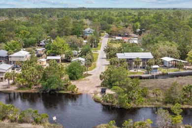 WATERFRONT HOUSE FOR SALE IN Suwannee!! This charming 3-bedroom - photo 57