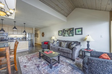 SELLER WILL PREPAY ONE YEAR OF HOA FEES WITH ACCEPTABLE OFFER! - photo 3