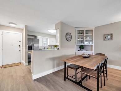 Ground floor unit, fully furnished and turn key. Ideal for a - photo 9