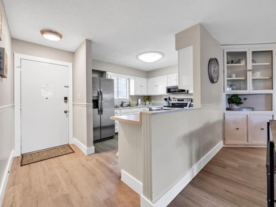 Ground floor unit, fully furnished and turn key. Ideal for a - photo 10