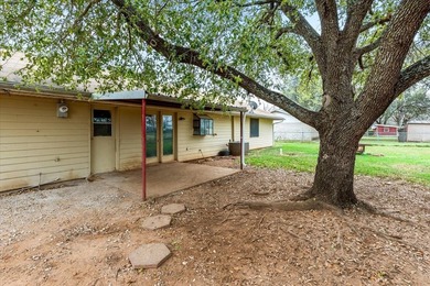 Charming Brick Home Ready for Its Next Owners! This brick home - photo 7