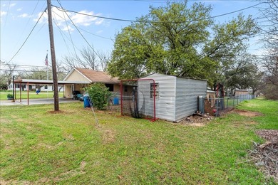 Charming Brick Home Ready for Its Next Owners! This brick home - photo 8