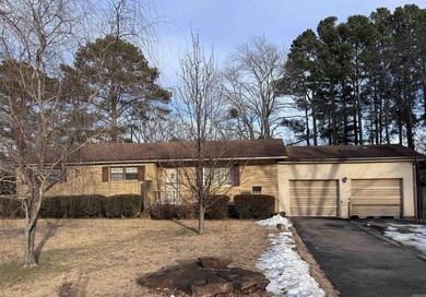 New photos! Welcome to this charming 3-bedroom, 1.5-bath ranch - photo 4