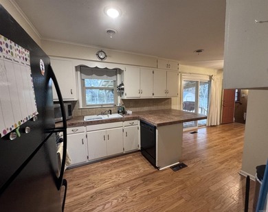 New photos! Welcome to this charming 3-bedroom, 1.5-bath ranch - photo 10