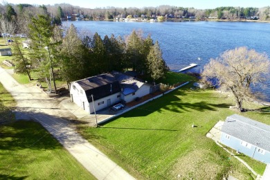(private lake, pond, creek) Home For Sale in Reed City Michigan
