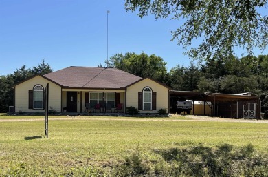 Charming 3 bedroom 2 bath home on 1.553 acres close to Lake - Lake Home For Sale in Point, Texas
