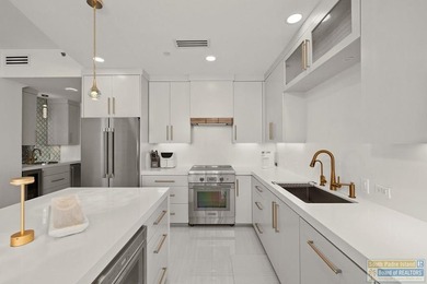 Fully Renovated 27th-Floor Beachfront Luxury Residence. This - photo 8