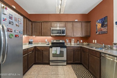 Welcome to Summer Key! This 3-bedroom, 2-bath condo offers 1,145 - photo 3