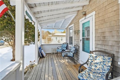 Welcome to 27 Benson Avenue - a charming beach cottage just - photo 3