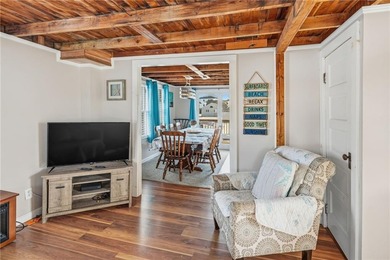 Welcome to 27 Benson Avenue - a charming beach cottage just - photo 8