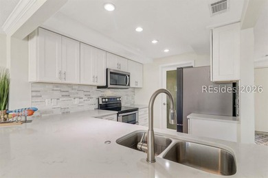 Beachfront townhome in Shorewood Villas offering 3 bedrooms and - photo 9