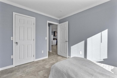 Beautifully Remodeled Home Near Trails and the Coast! Step - photo 11