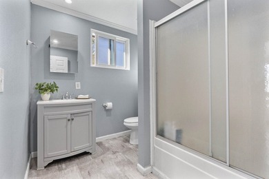 Beautifully Remodeled Home Near Trails and the Coast! Step - photo 12