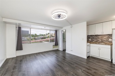 Affordable, move-in ready studio with modern upgrades, ideal for - photo 2
