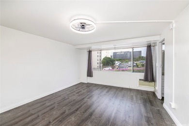 Affordable, move-in ready studio with modern upgrades, ideal for - photo 4