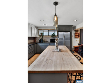 Welcome to your private Olympic Peninsula retreat. Set on 7.87 - photo 15