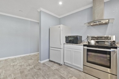 Beautifully Remodeled Home Near Trails and the Coast! Step - photo 16